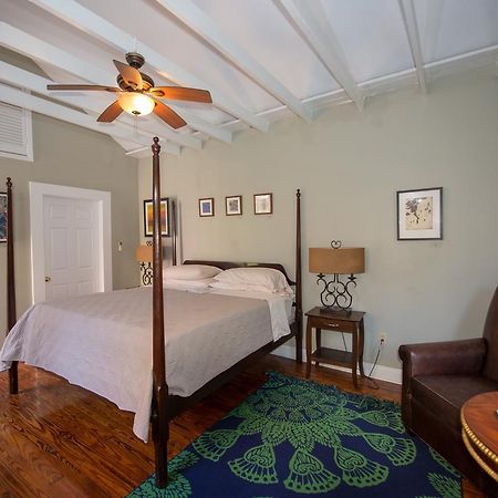 Maison De Macarty Bed & Breakfast Ню Орлиънс Екстериор снимка