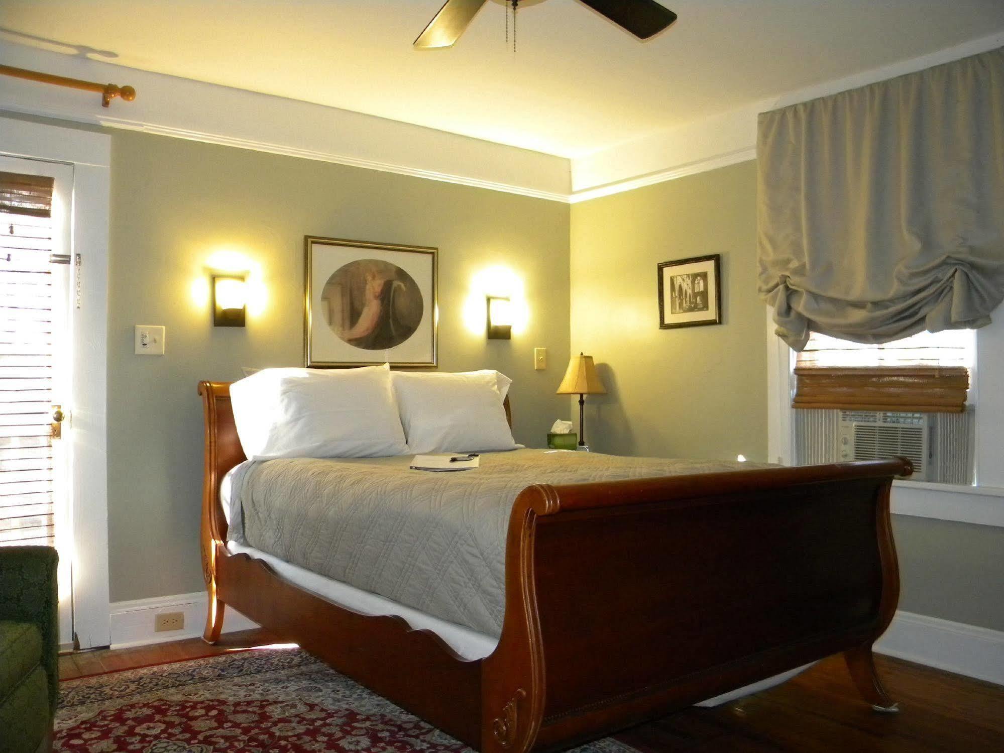 Maison De Macarty Bed & Breakfast Ню Орлиънс Екстериор снимка